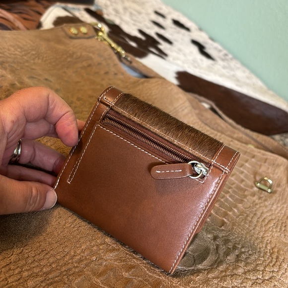 Alligator hide appearance pursed with hair on hide RFID wallet - Picture 9 of 9